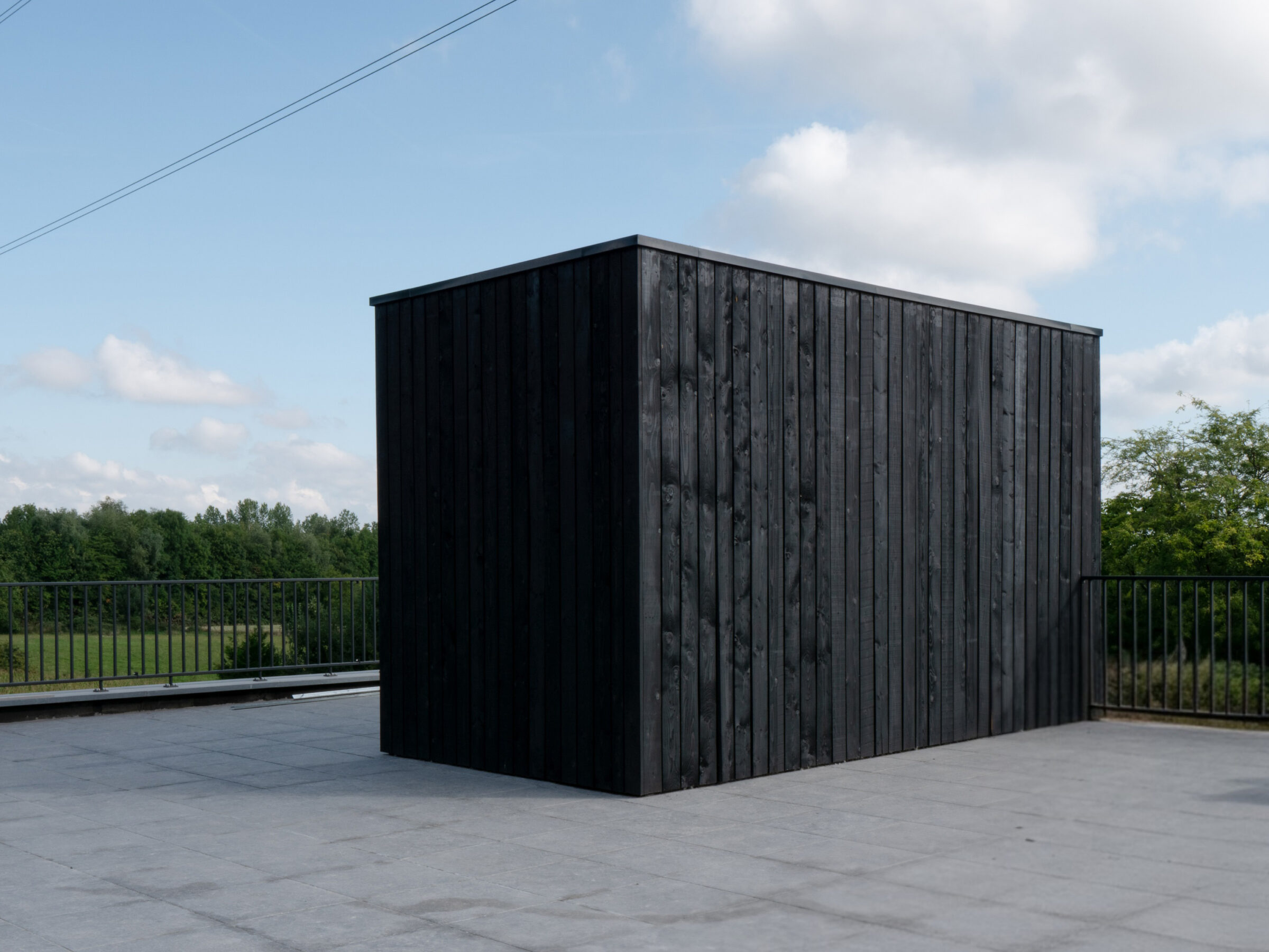 Pharmacie, maison médicale en bois brûlé, fp-architectes