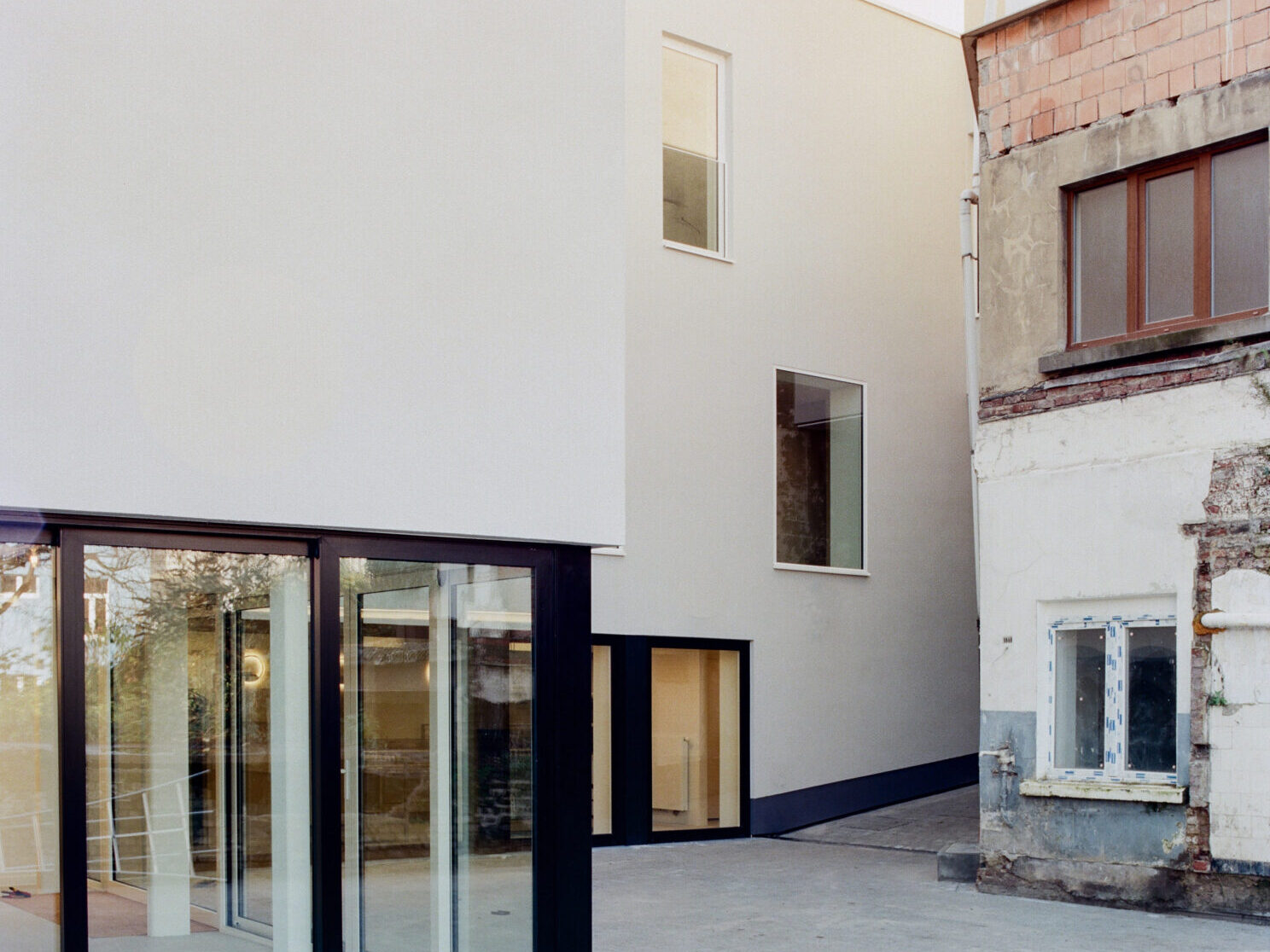 Bâtiment de logements sociaux incluant un restaurant social, Volumétrie atypique - fp-architectes